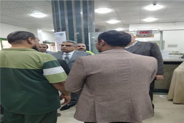 اللواء طارق مرزوق محافظ الدقهلية  خلال الجولة