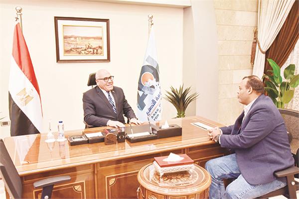 رئيس الهيئة العربية للتصنيع مع محرر آخر ساعة
