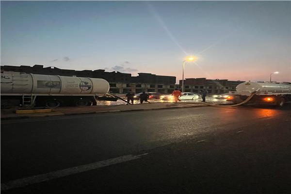سحب مياه الأمطار بعدة مناطق بالغردقة 