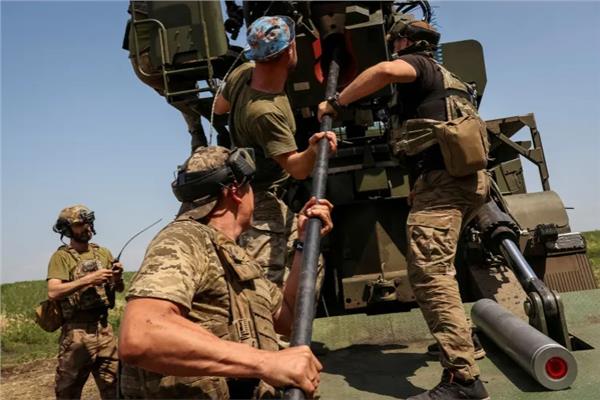 سلاح المدفعية الأوكراني يقصف مواقعا للجيش الروسي - صورة أرشيفية