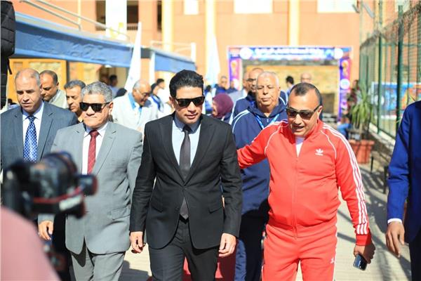 الدكتور محمد عبد الهادي نائب محافظ سوهاج خلال الجولة 