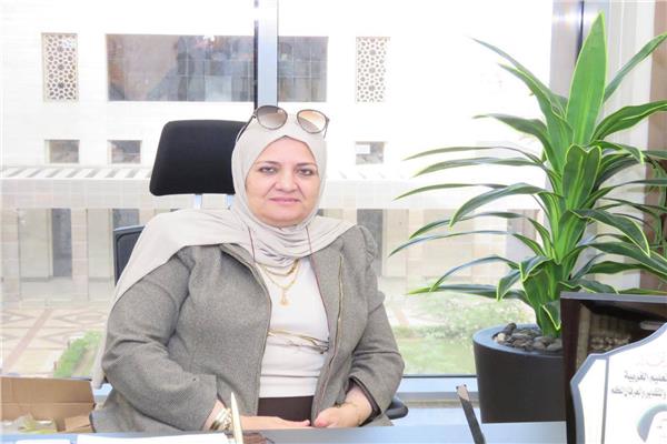  نادية عبد الله رئيس الإدارة المركزية لشئون المعلمين