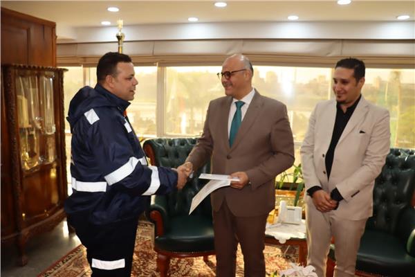 المهندس أيمن عطية، محافظ القليوبية يكرم المسعفين