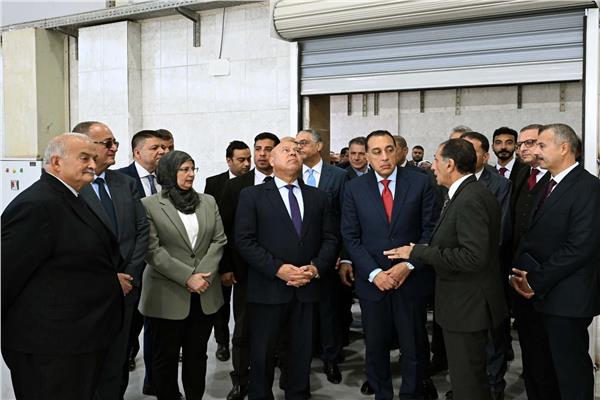 رئيس الوزراء يتفقد مشروع رفع كفاءة وتأهيل مركز تكنولوجيا دباغة الجلود