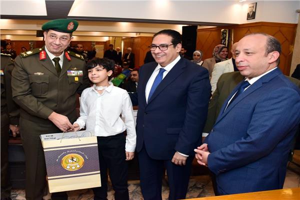 قوات الدفاع الشعبى والعسكرى تنظم زيارة لعدد من طلبة جامعة القاهرة 