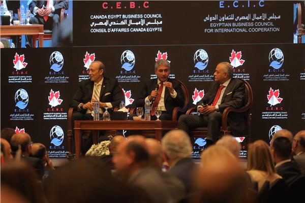 شريف فتحي وزير السياحة والآثار خلال الندوة