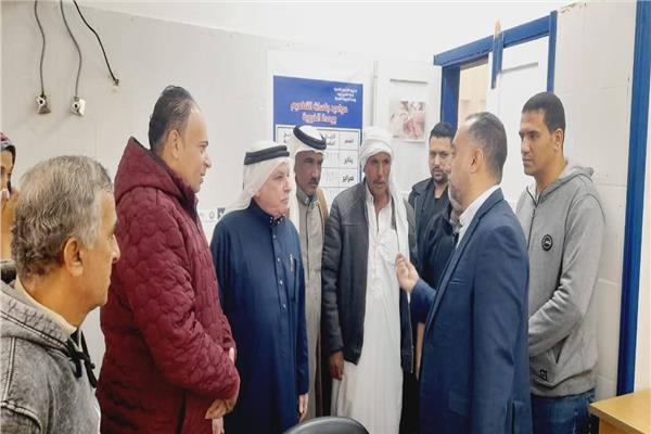 وكيل "صحة شمال سيناء" يلتقي مشايخ الخروبة 
