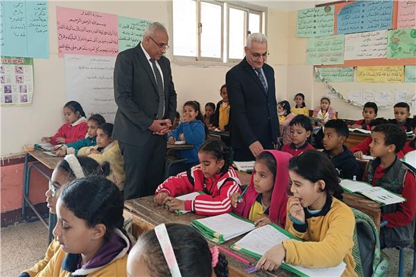  أحمد شعبان  وكيل المديرية التعليمية بمحافظة القاهرة  بزيارة تفقدية لإدارة بدر التعليمية