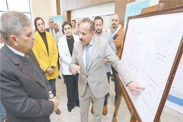 الفريق أسامة ربيع خلال تفقده مواقع هيئة القناة 