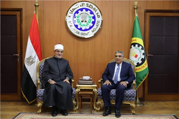 مفتي الجمهورية يهنئ محافظ الدقهلية بانضمام مدينة المنصورة إلى الشبكة العالمية