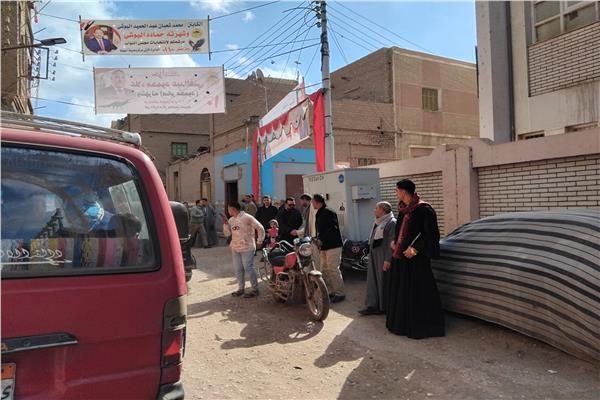 توافد عدد من الناخبين للإدلاء بأصواتهم في ثاني أيام انتخابات مجلس النواب
