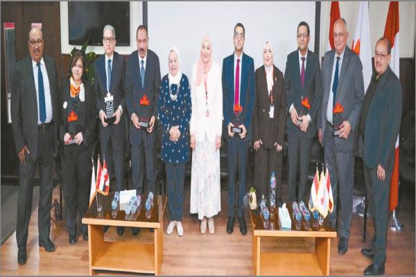 تكريم عدد من المشاركين فى المؤتمر