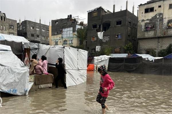 غرق آلاف خيام النازحين