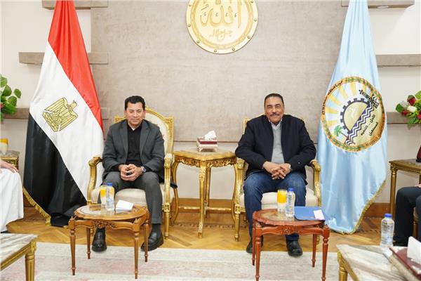 محافظ مطروح و وزير الشباب