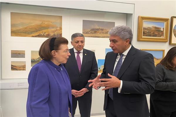  وزير السياحة والآثار