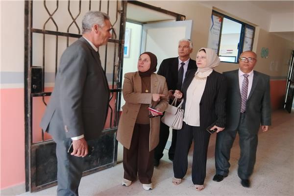 مدير تعليم القاهرة في زيارة ميدانية لمتابعة سير العملية التعليمية 