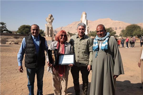 تكريم الأرمنية هوريج سوروزيان تقديرًا لمسيرة رائدة في إحياء تراث أمنحتب الثالث