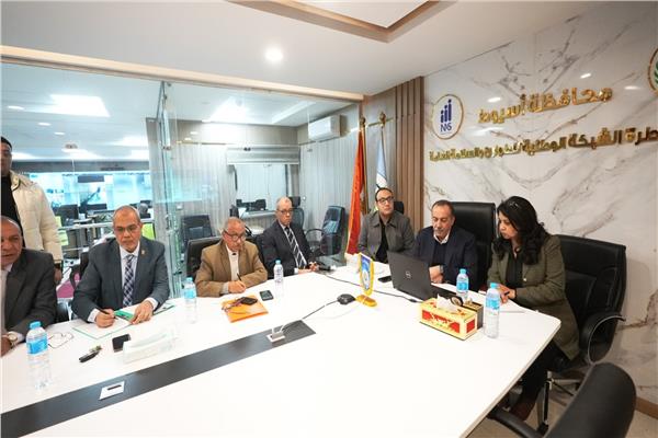 محافظ أسيوط يبحث مع شركة هندية