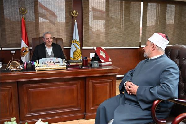 محافظ الغربية يستقبل مدير أوقاف الغربية الجديد 
