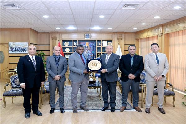 رئيس جامعة المنصورة