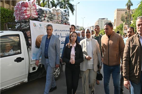 الدكتورة  جاكلين عازر محافظ البحيرة خلال الجولة