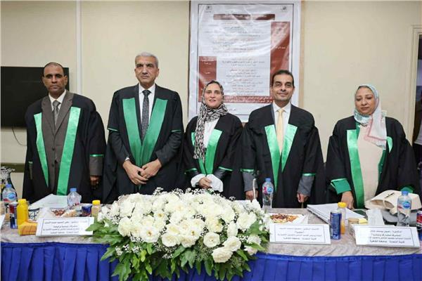 تجارة القاهرة تناقش رسالة دكتوراه