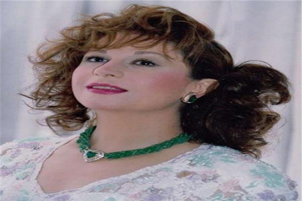  الفنانة سمية الألفى