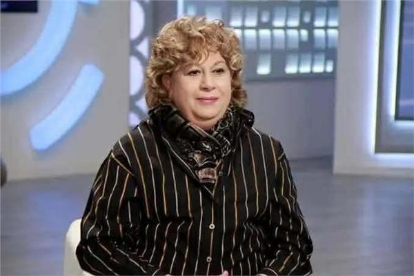  الفنانة سمية الألفي