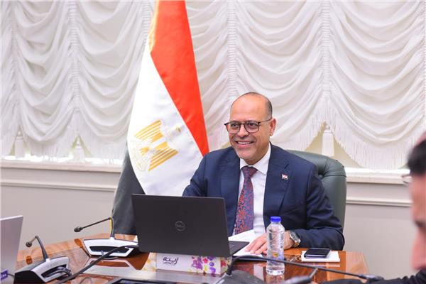 وزير العمل