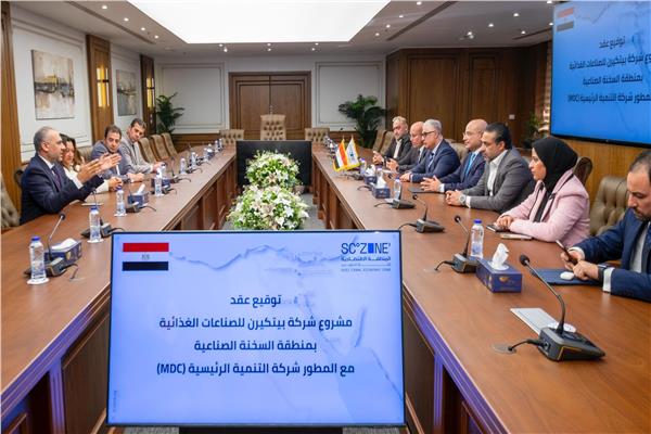 رئيس اقتصادية قناة السويس يشهد توقيع عقد مشروع شركة بيتكيرن للصناعات الغذائية