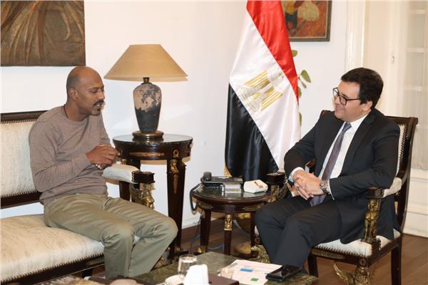 وزير الثقافة يلتقي الفنان أمير صلاح الدين