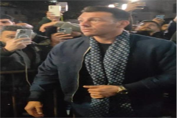  رامي رضوان ودنيا سمير غانم في عزاء سمية الالفى