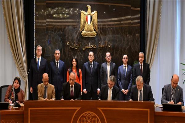 رئيس الوزراء خلال مراسم توقيع البروتوكول