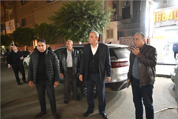 اللواء أشرف الجندي محافظ الغربية خلال جولة ليلية 