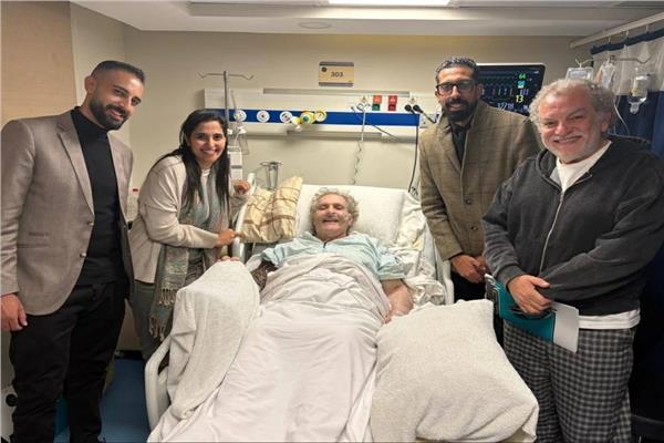 محيي إسماعيل في أحدث ظهور بالمستشفى 
