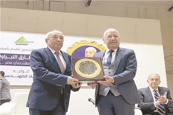 نقيب المهندسين يستقبل نقيب الأطباء البيطريين ووفدًا من قيادات النقابة