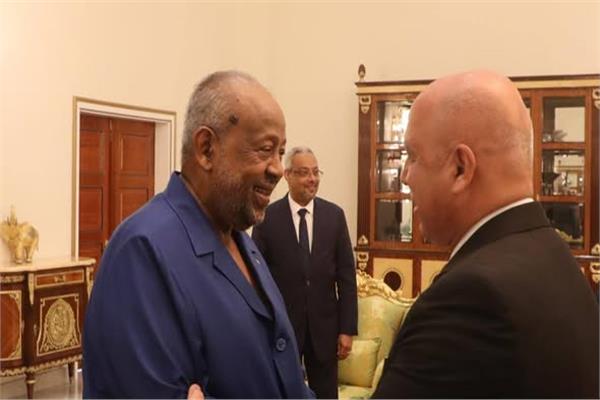  الفريق كامل الوزير ورئيس جيبوتي