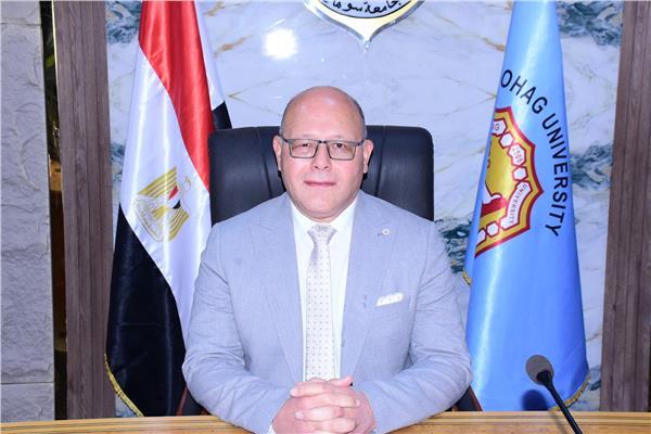 الدكتور حسان النعماني رئيس جامعة سوهاج