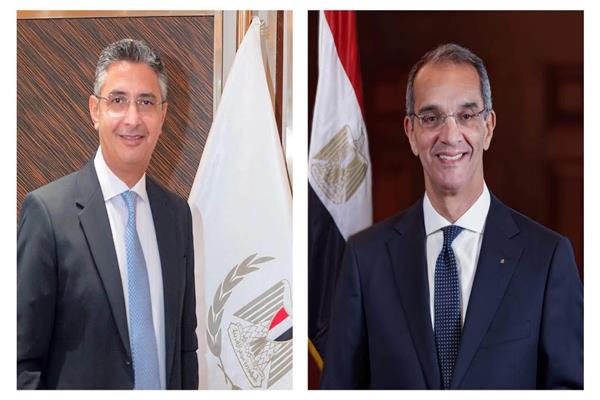 عمرو طلعت وزير الاتصالات و  شريف فاروق وزير التموين 