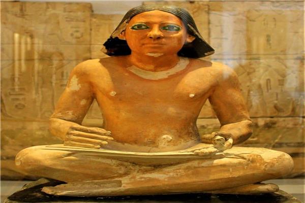 حارس الحكمة "الكاتب الجالس