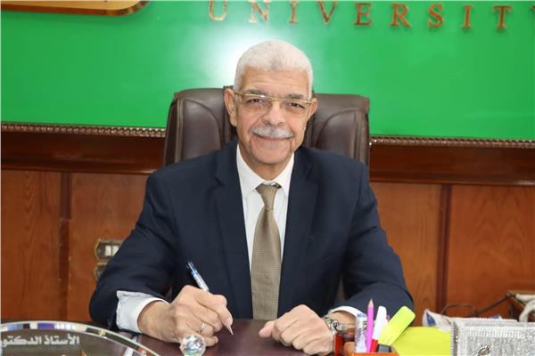  الدكتور أحمد فرج القاصد