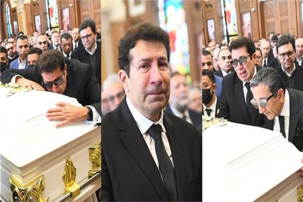 هاني رمزي في عزاء والدته