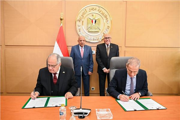 رئيس الهيئة العربية للتصنيع ووزير الكهرباء والطاقة المتجددة