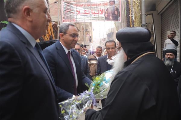 محافظ قنا يشارك أقباط دشنا احتفالات الميلاد