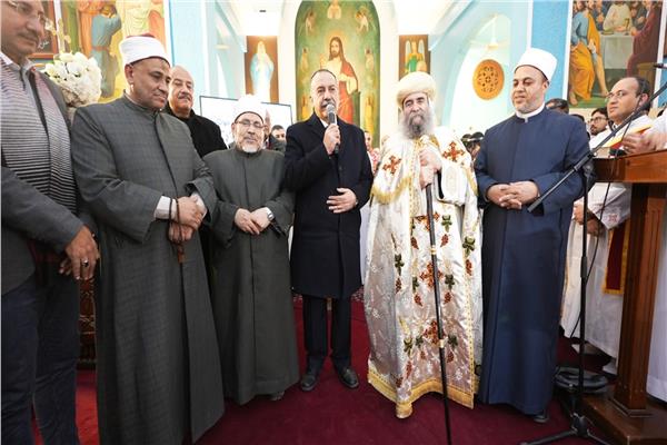 محافظ أسيوط يواصل جولاته للتهنئة بعيد الميلاد المجيد