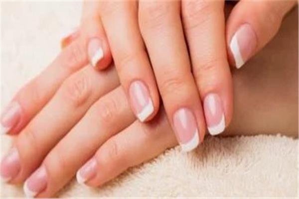 للتخلص من الزوائد الجلدية حول الأظافر والحفاظ على صحة اليدين