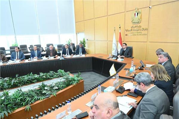  وزير الإسكان - جانب من الاجتماع