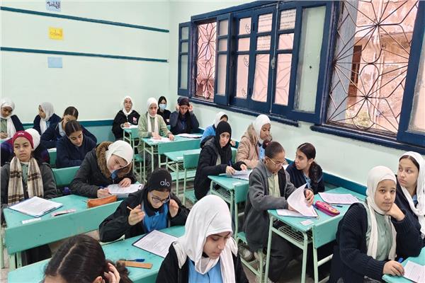 انتظام امتحانات الفصل الدراسي الأول بمدارس الإسكندرية دون أى معوقات 