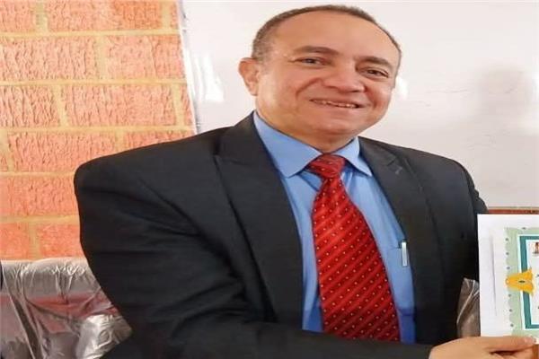الدكتور ياسر محمود سيد رئيس مركز ومدينة الداخلة