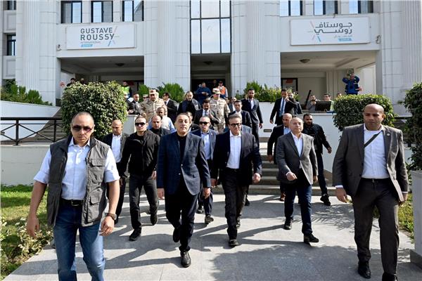 رئيس الوزراء يتفقد مستشفى أورام دار السلام ومبناها الجديد